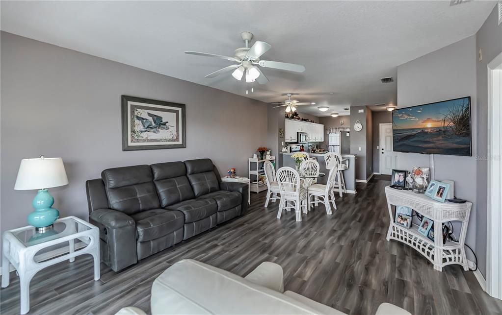 For Sale: $245,000 (2 beds, 2 baths, 1024 Square Feet)