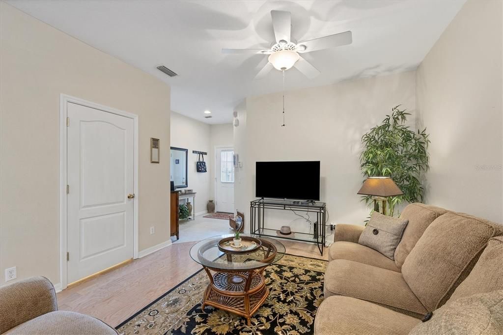 For Sale: $244,900 (2 beds, 2 baths, 1268 Square Feet)