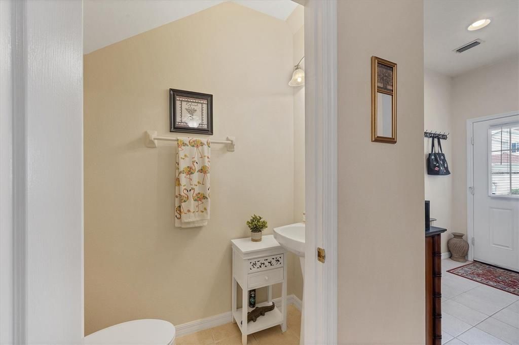 Powder room - 1/2 bathroom downstairs