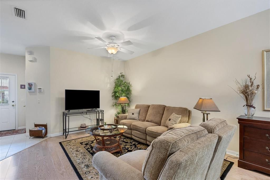 For Sale: $244,900 (2 beds, 2 baths, 1268 Square Feet)