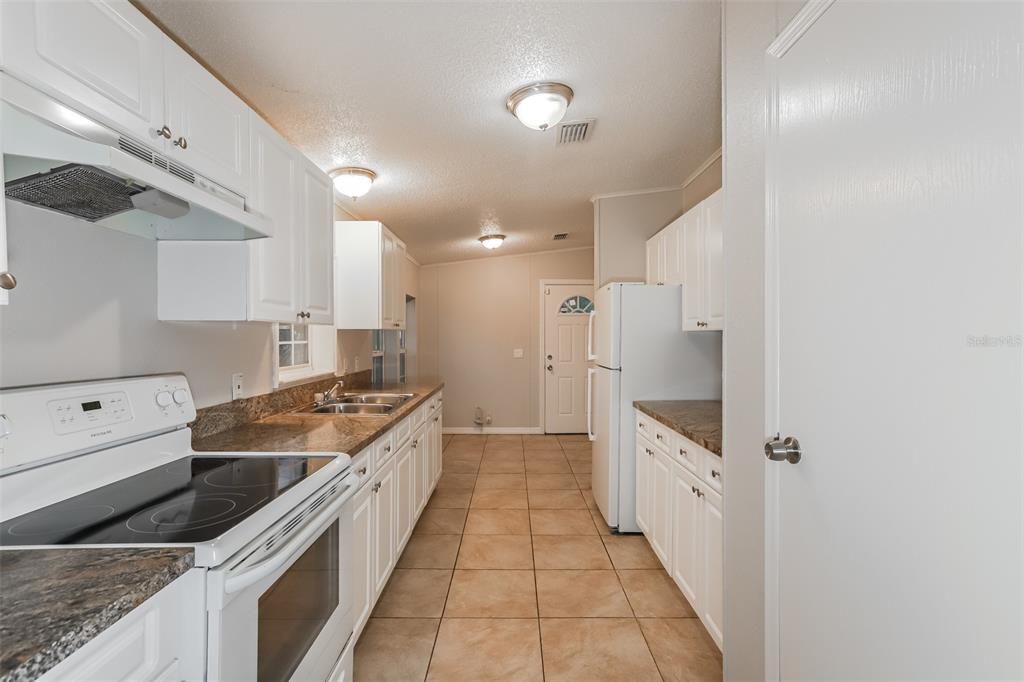 For Sale: $284,000 (3 beds, 2 baths, 1344 Square Feet)