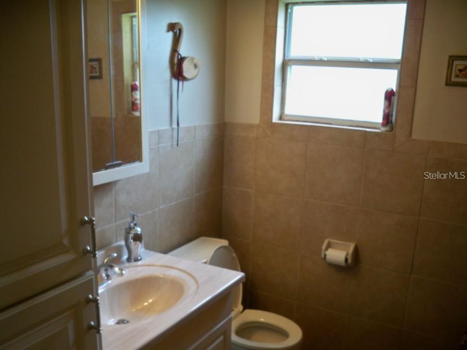 For Sale: $169,000 (2 beds, 1 baths, 1076 Square Feet)