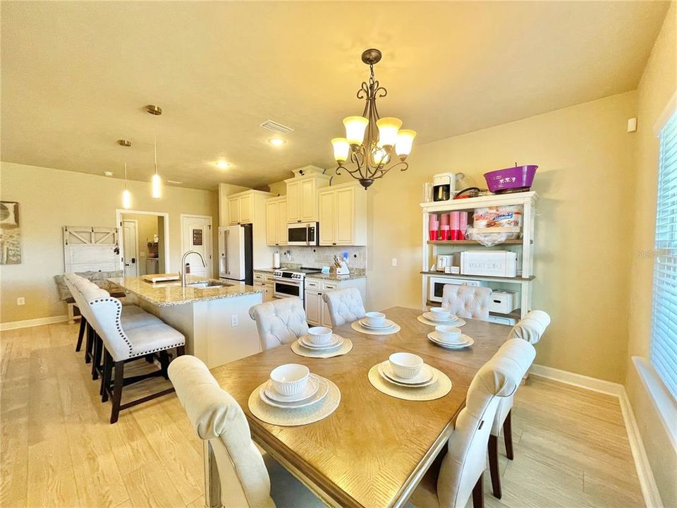 For Sale: $394,900 (4 beds, 2 baths, 1952 Square Feet)