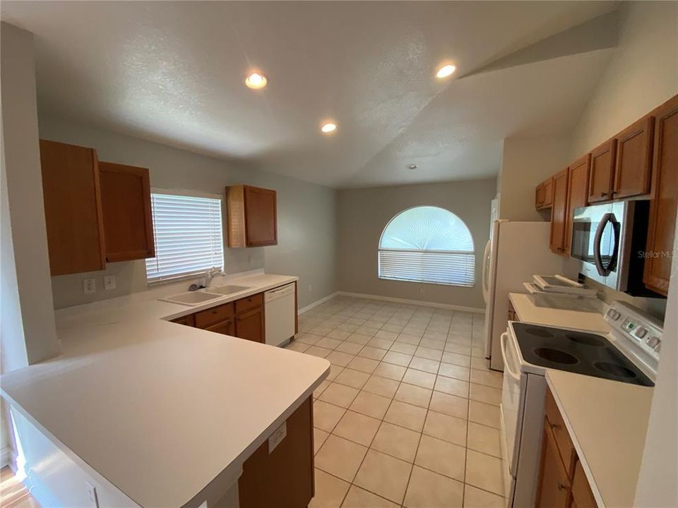 For Rent: $2,100 (3 beds, 2 baths, 1640 Square Feet)