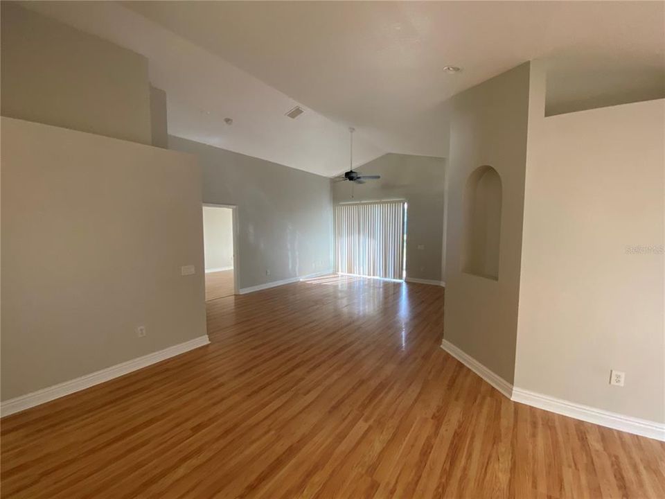 For Rent: $2,100 (3 beds, 2 baths, 1640 Square Feet)