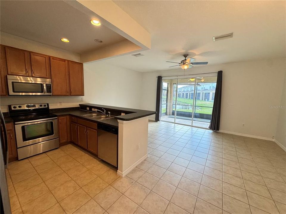 For Rent: $2,500 (3 beds, 2 baths, 1420 Square Feet)