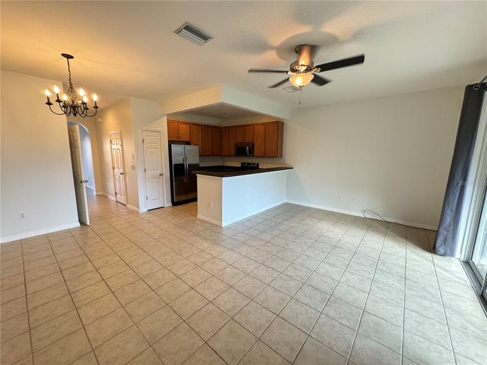 For Rent: $2,500 (3 beds, 2 baths, 1420 Square Feet)