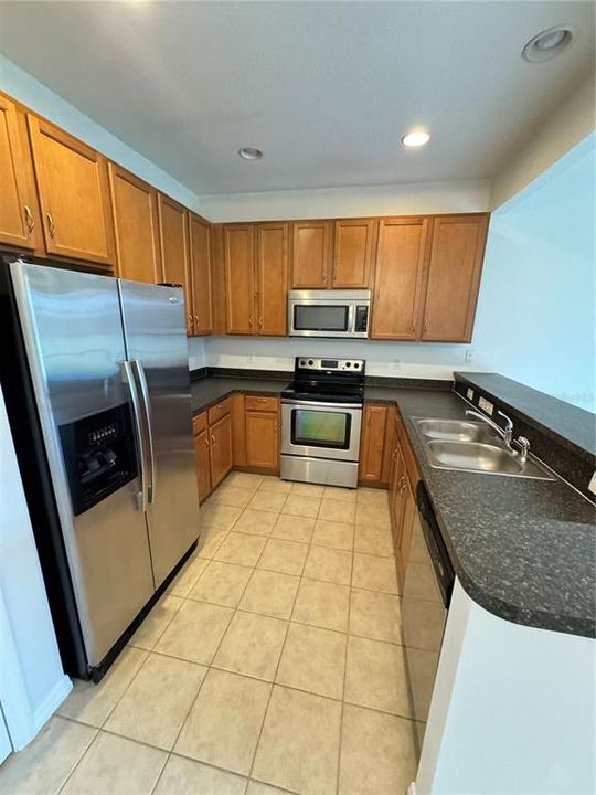 For Rent: $2,500 (3 beds, 2 baths, 1420 Square Feet)