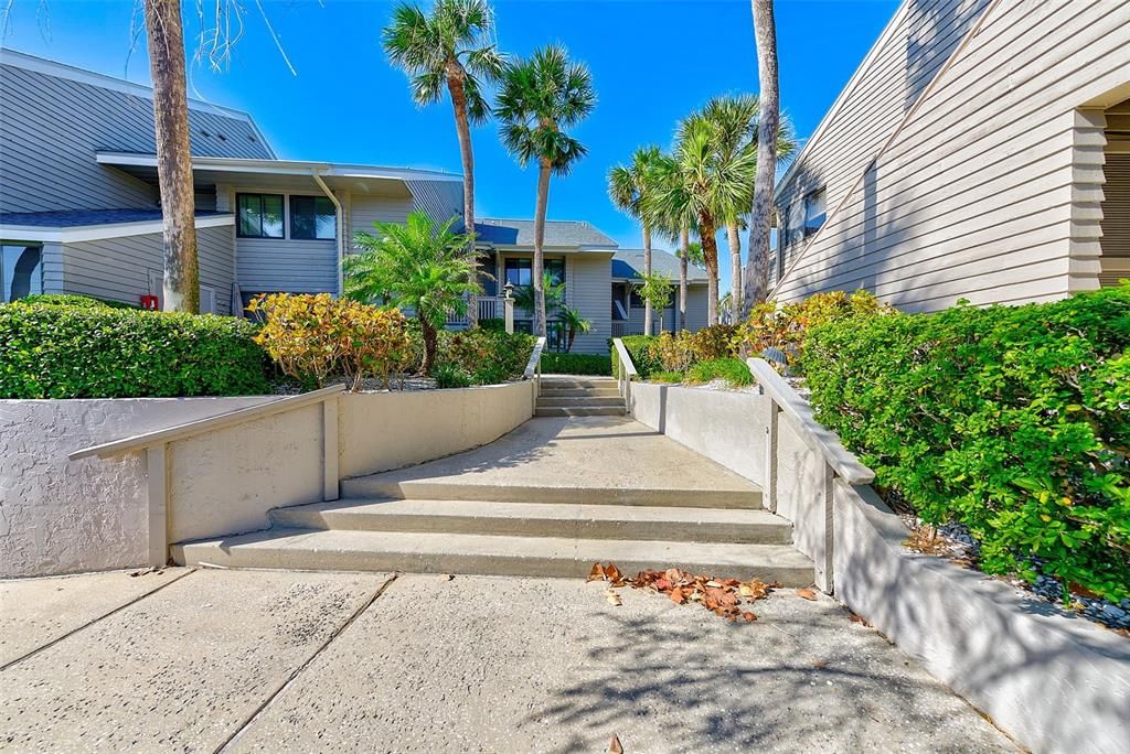 For Sale: $1,295,000 (3 beds, 2 baths, 1162 Square Feet)