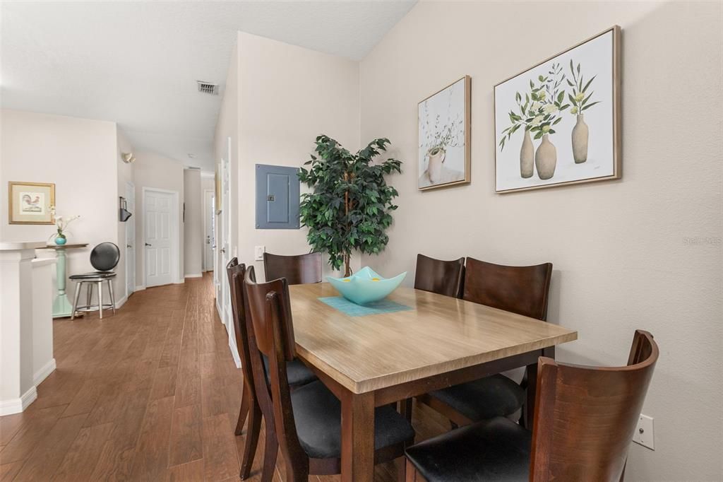 For Sale: $350,000 (3 beds, 3 baths, 1440 Square Feet)