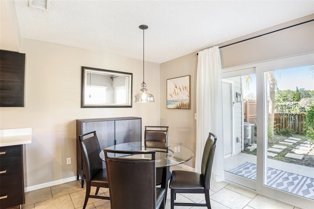 Active With Contract: $230,000 (2 beds, 1 baths, 930 Square Feet)