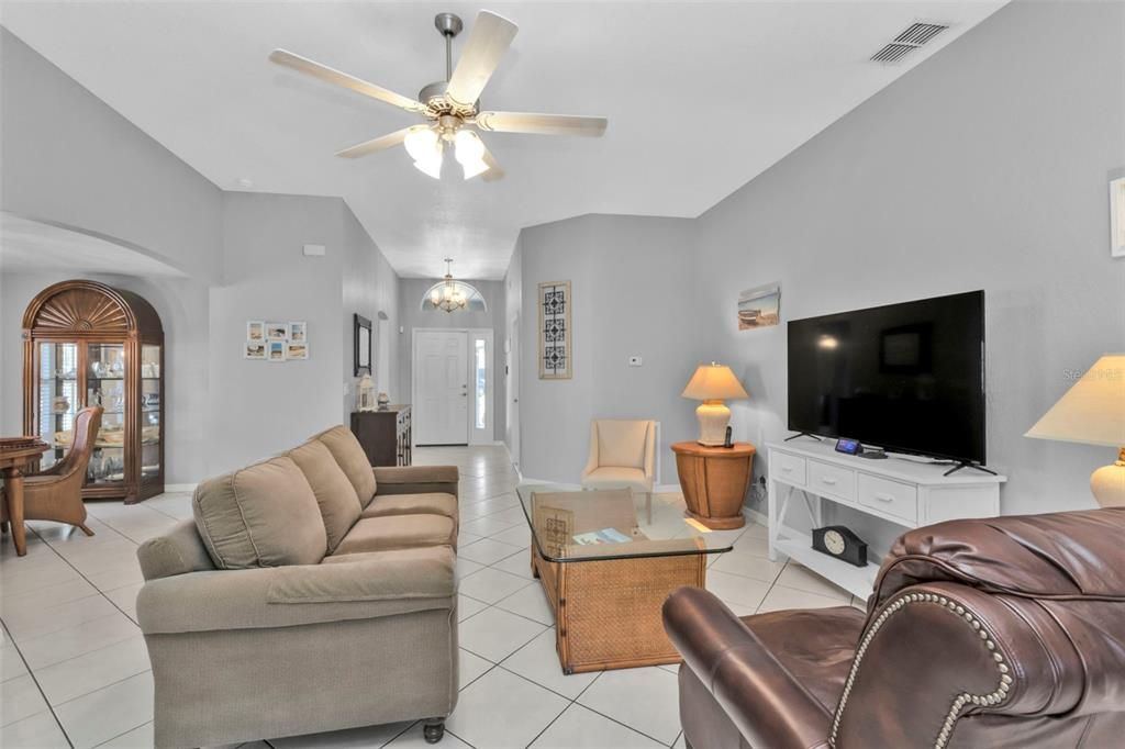 For Sale: $294,900 (2 beds, 2 baths, 1382 Square Feet)