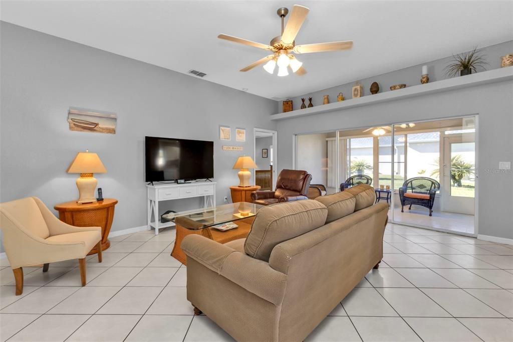 For Sale: $294,900 (2 beds, 2 baths, 1382 Square Feet)