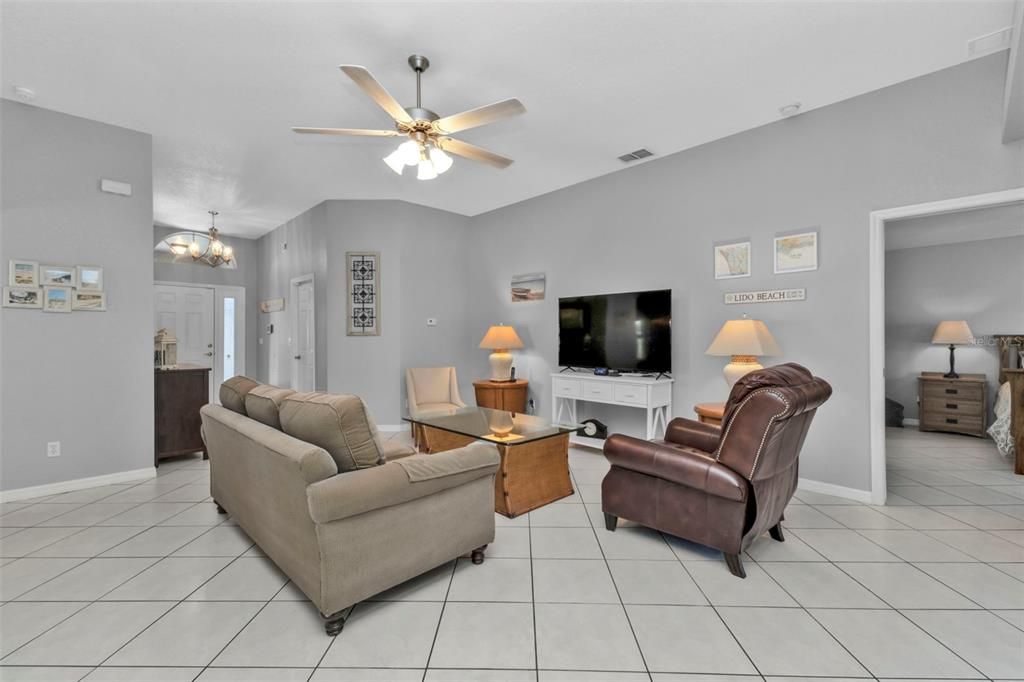 For Sale: $294,900 (2 beds, 2 baths, 1382 Square Feet)