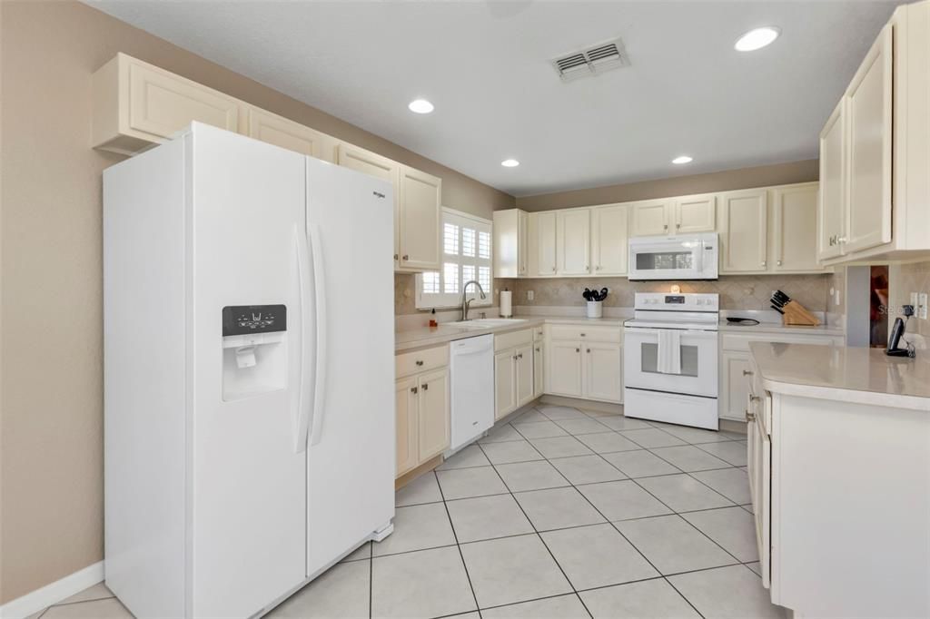 For Sale: $294,900 (2 beds, 2 baths, 1382 Square Feet)