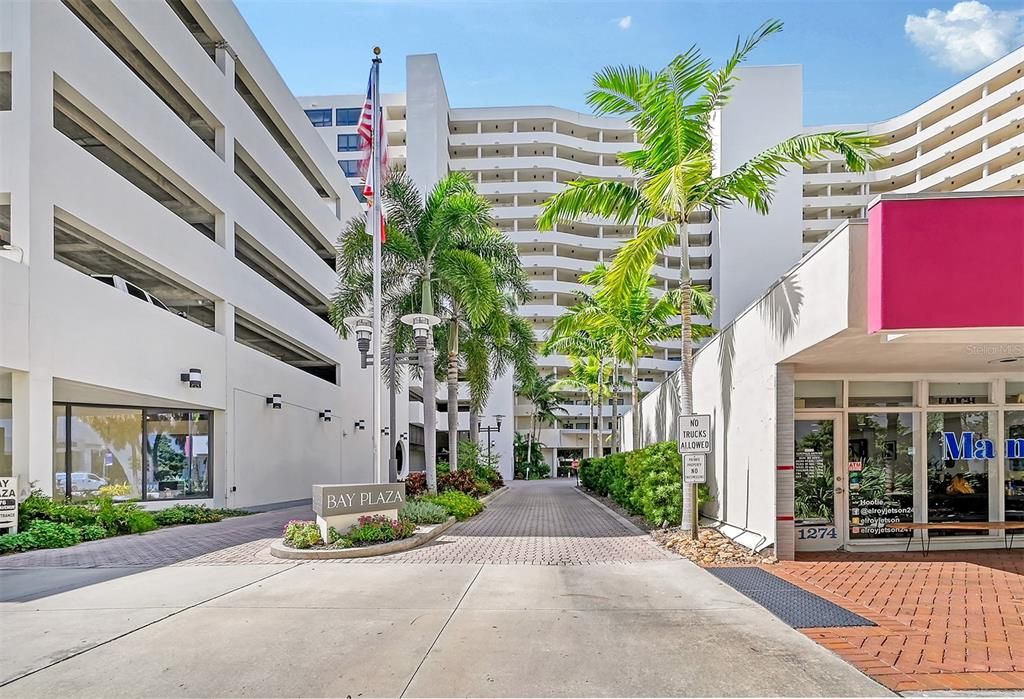 For Sale: $1,629,000 (3 beds, 2 baths, 1901 Square Feet)