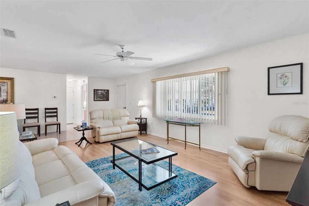 Active With Contract: $249,900 (2 beds, 2 baths, 1390 Square Feet)