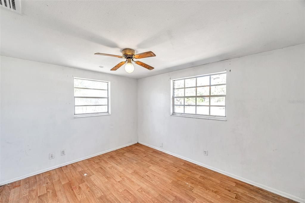 For Sale: $249,000 (3 beds, 1 baths, 974 Square Feet)