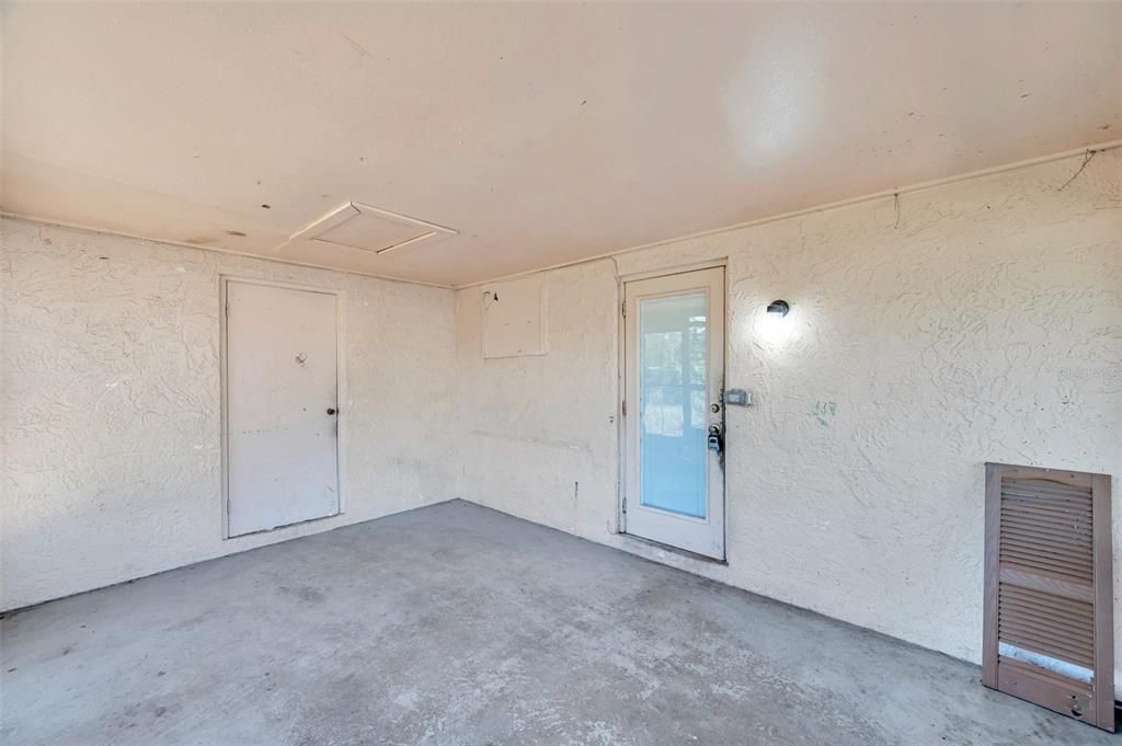 For Sale: $249,000 (3 beds, 1 baths, 974 Square Feet)