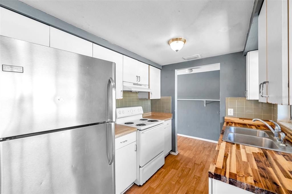 For Sale: $249,000 (3 beds, 1 baths, 974 Square Feet)