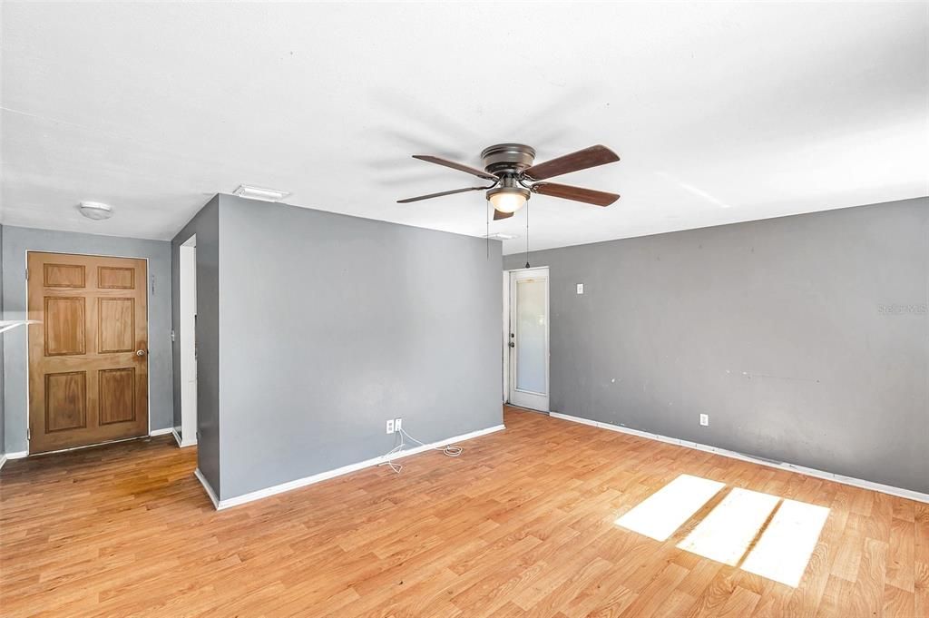 For Sale: $249,000 (3 beds, 1 baths, 974 Square Feet)