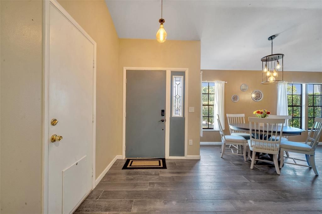 For Sale: $398,000 (2 beds, 2 baths, 1396 Square Feet)