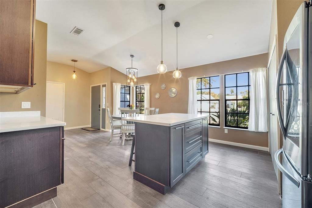 For Sale: $398,000 (2 beds, 2 baths, 1396 Square Feet)