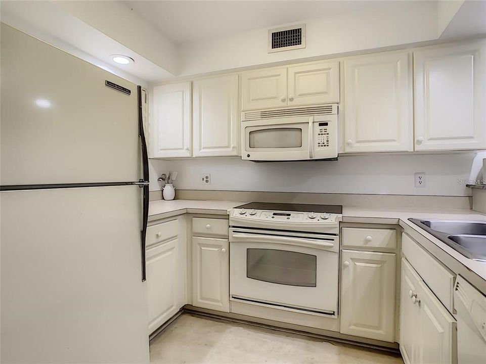 For Rent: $2,000 (2 beds, 2 baths, 1360 Square Feet)