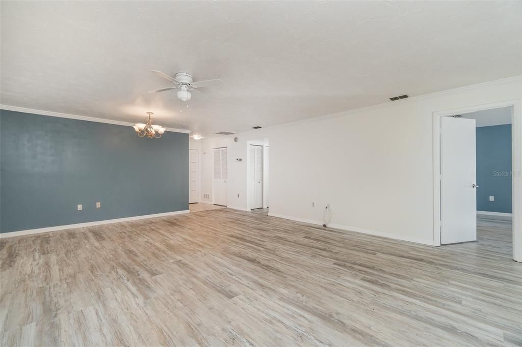 For Sale: $229,900 (2 beds, 2 baths, 1154 Square Feet)