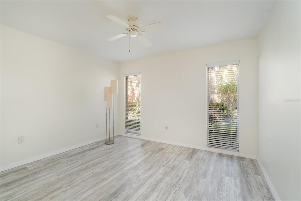 For Sale: $229,900 (2 beds, 2 baths, 1154 Square Feet)