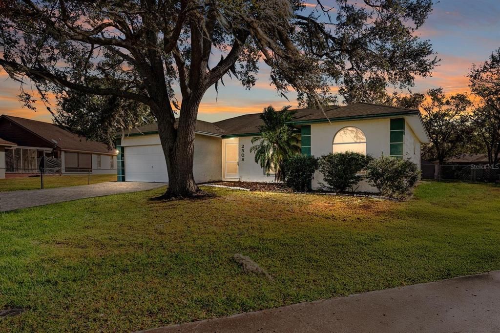 For Sale: $315,000 (3 beds, 2 baths, 1393 Square Feet)