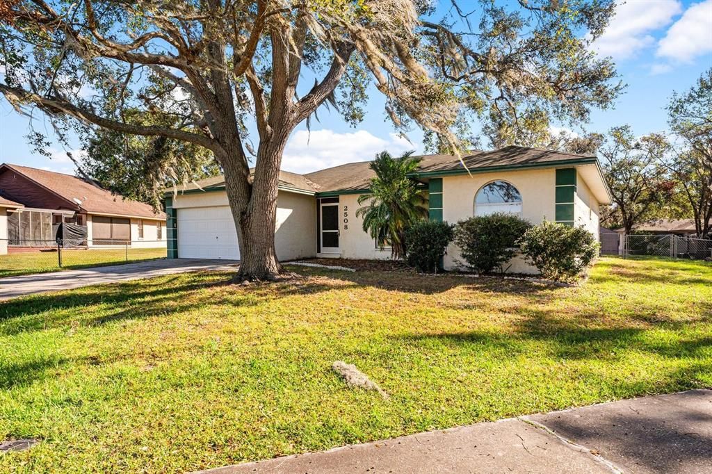 For Sale: $315,000 (3 beds, 2 baths, 1393 Square Feet)