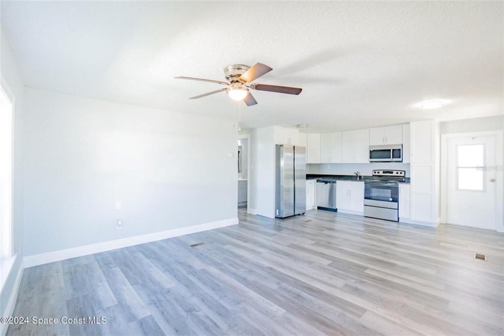 For Sale: $176,900 (2 beds, 2 baths, 736 Square Feet)