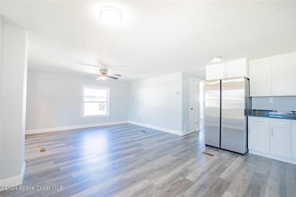 For Sale: $176,900 (2 beds, 2 baths, 736 Square Feet)