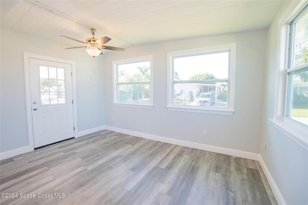 For Sale: $176,900 (2 beds, 2 baths, 736 Square Feet)