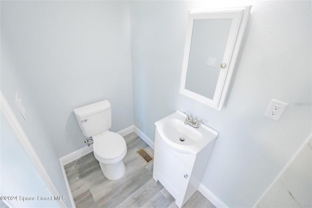 For Sale: $176,900 (2 beds, 2 baths, 736 Square Feet)