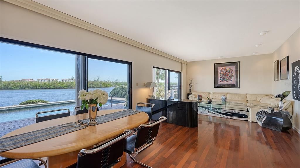 Active With Contract: $2,895,000 (4 beds, 3 baths, 3198 Square Feet)