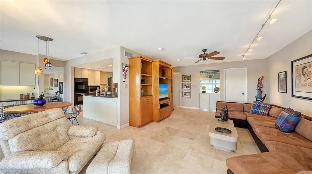 Active With Contract: $2,895,000 (4 beds, 3 baths, 3198 Square Feet)