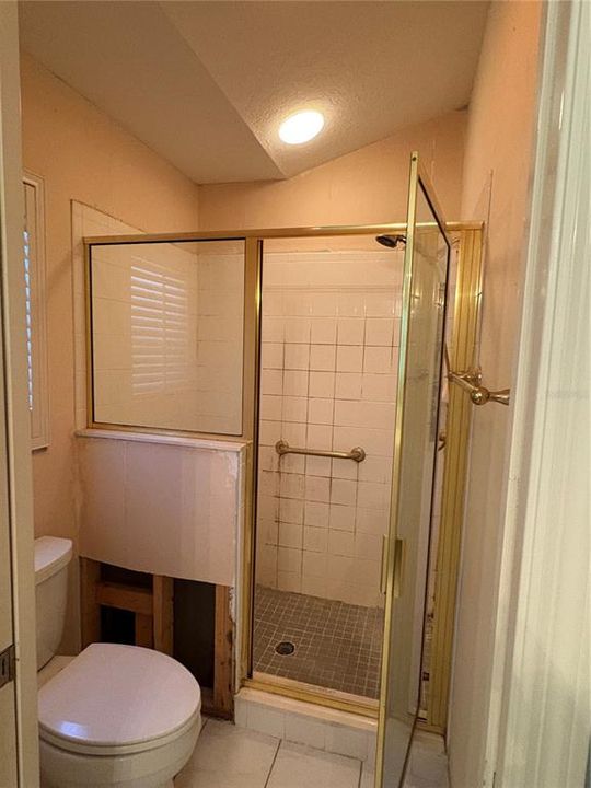 Shower/water closet