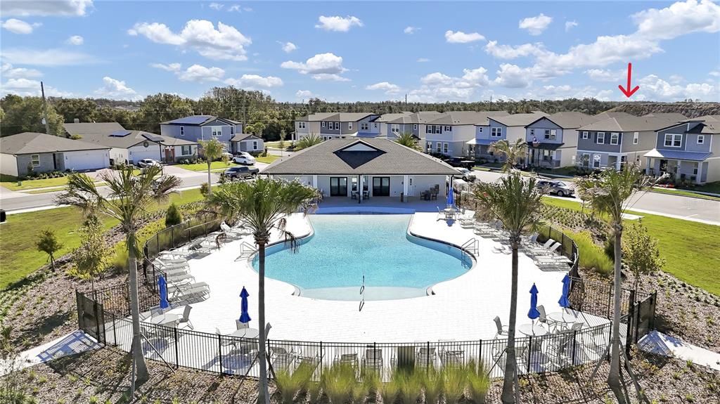 Walkable distance from the house to the pool