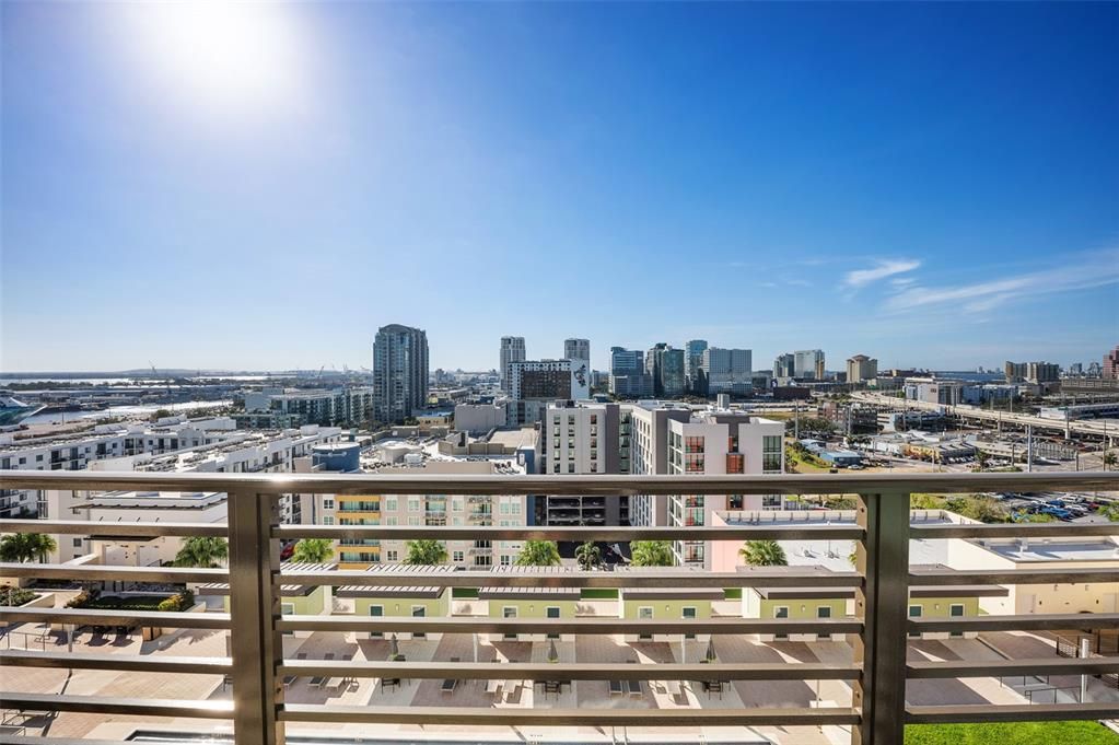 For Sale: $719,900 (2 beds, 2 baths, 1320 Square Feet)