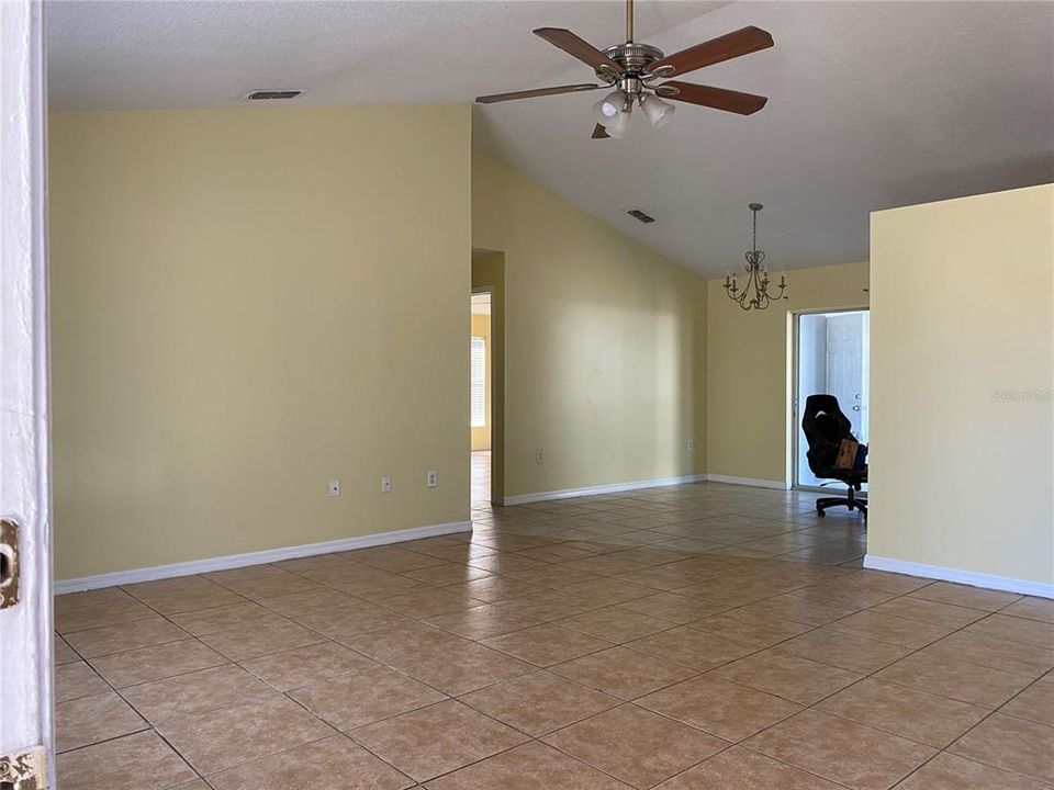 For Rent: $2,050 (3 beds, 2 baths, 1627 Square Feet)