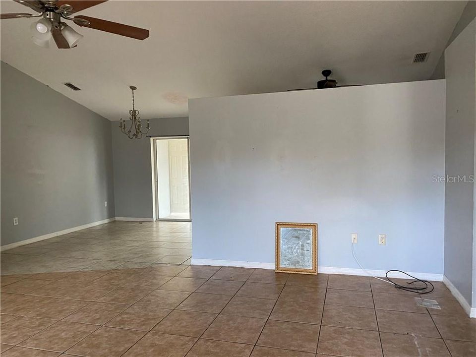 For Rent: $2,050 (3 beds, 2 baths, 1627 Square Feet)