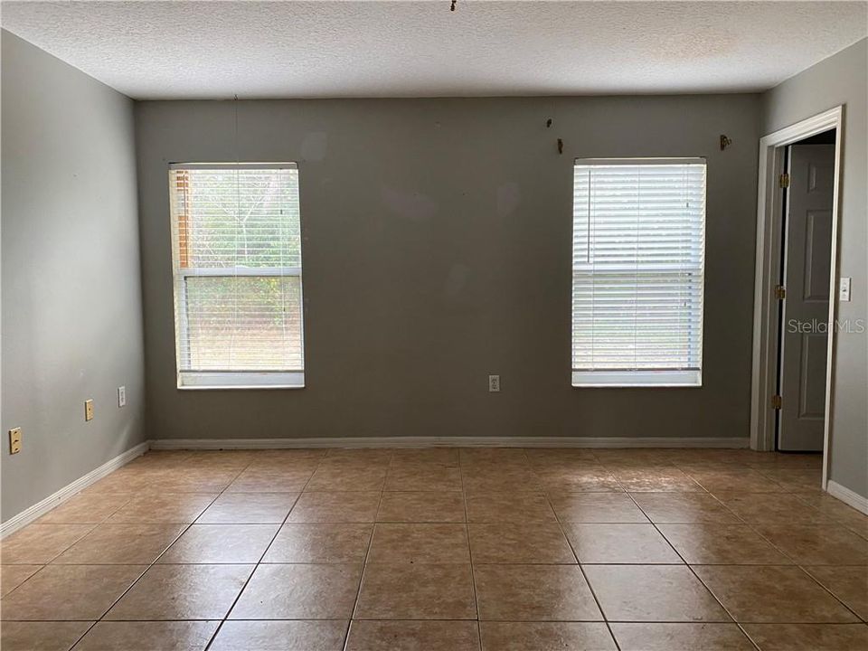 For Rent: $2,050 (3 beds, 2 baths, 1627 Square Feet)