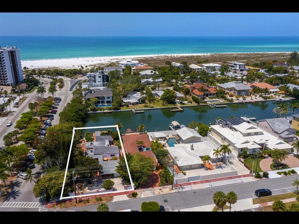 最近售出: $2,575,000 (4 贝兹, 3 浴室, 1869 平方英尺)