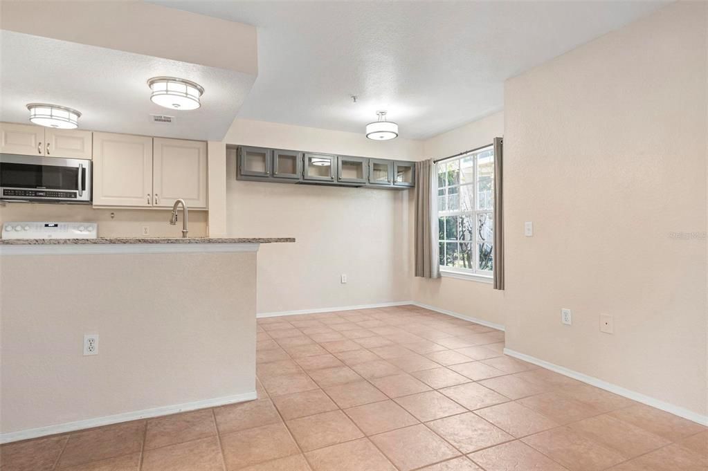 For Sale: $379,900 (2 beds, 2 baths, 980 Square Feet)