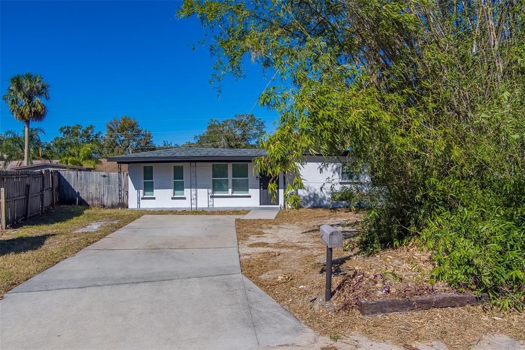 For Sale: $255,000 (3 beds, 2 baths, 1034 Square Feet)