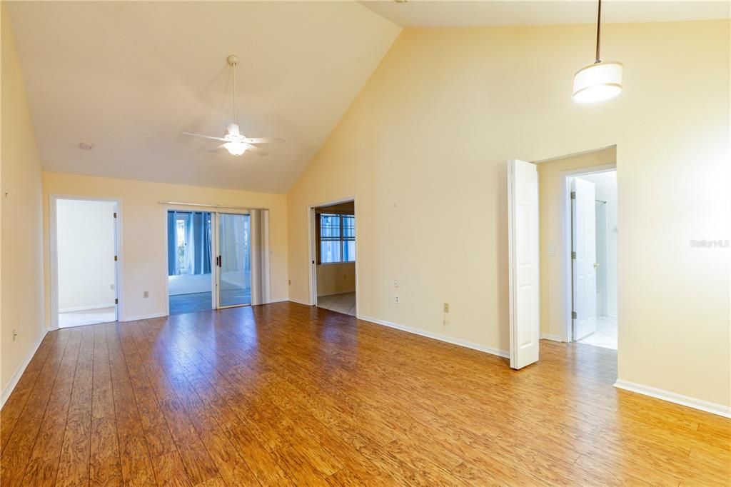 For Sale: $254,900 (3 beds, 2 baths, 1558 Square Feet)