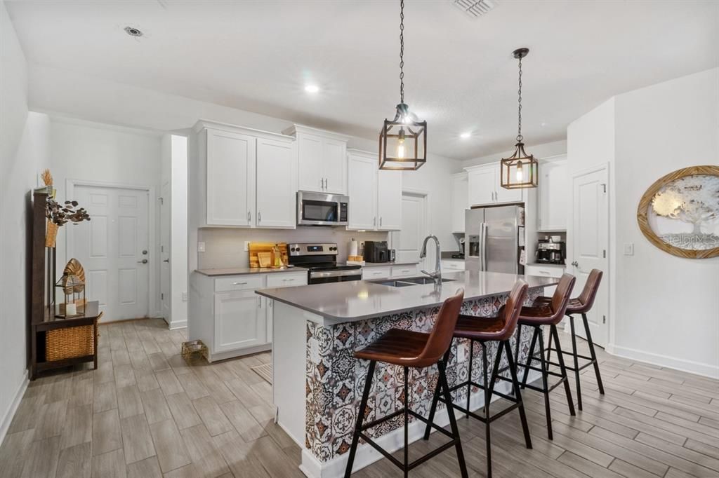 Open kitchen Island with quartz countertops