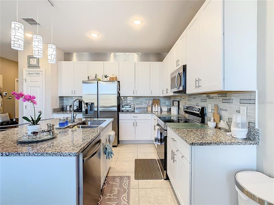 For Sale: $325,000 (3 beds, 2 baths, 1531 Square Feet)